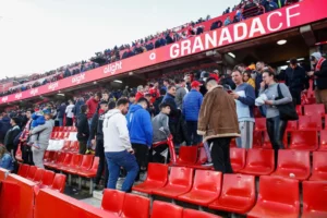 Berita Olahraga Pertandingan LaLiga antara Granada dan Athletic Bilbao ditangguhkan setelah penggemar meninggal di tribun 
