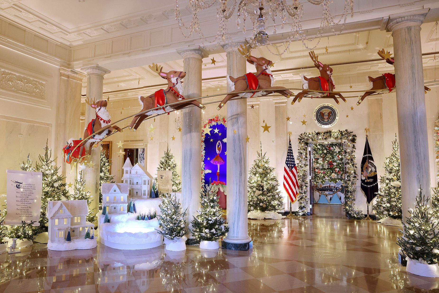 Berita Terbaru Lihat bagaimana ibu negara mengubah Gedung Putih untuk Natal