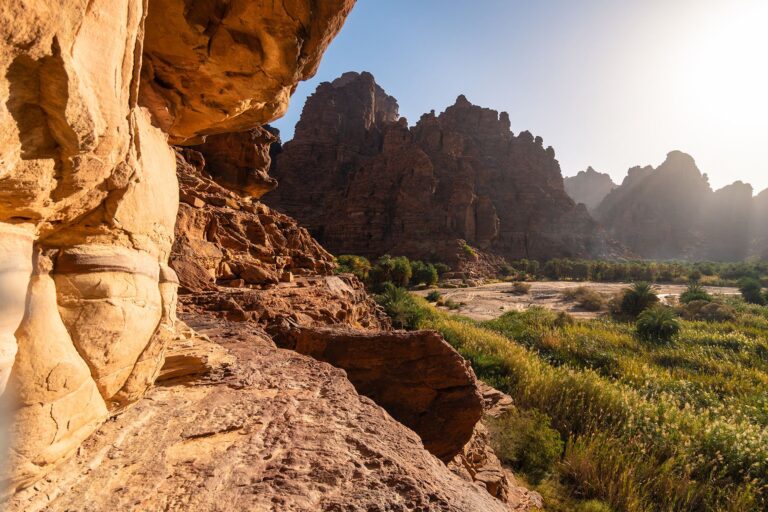 Info Wisata ‘Liar, indah, belum pernah dilalui:’ Jalur pendakian epik yang muncul di Arab Saudi