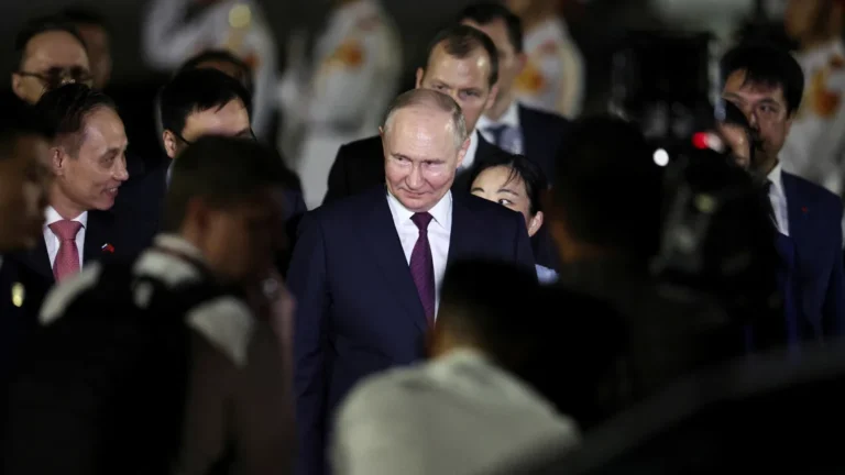 Putin tiba di Vietnam ketika Rusia mencari dukungan dalam menghadapi isolasi Barat