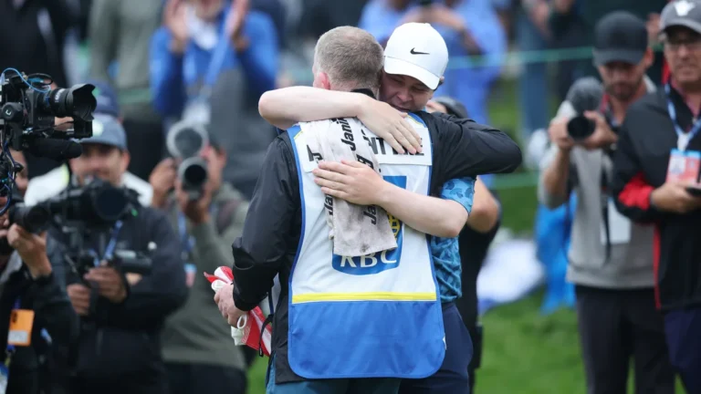 Robert MacIntyre memenangkan acara PGA Tour pertama dengan ayah sebagai caddy