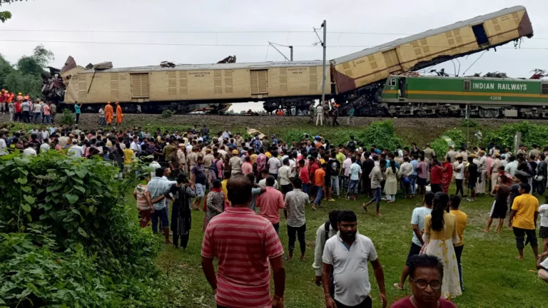 Tabrakan kereta api menewaskan sedikitnya delapan orang di India timur