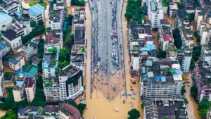 Hujan mematikan yang tiada henti melanda Tiongkok selatan saat banjir mengancam jutaan orang 