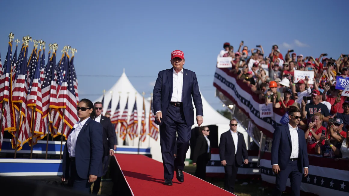 Tim Trump tidak diberitahu tentang laporan orang yang mencurigakan sebelum penembakan