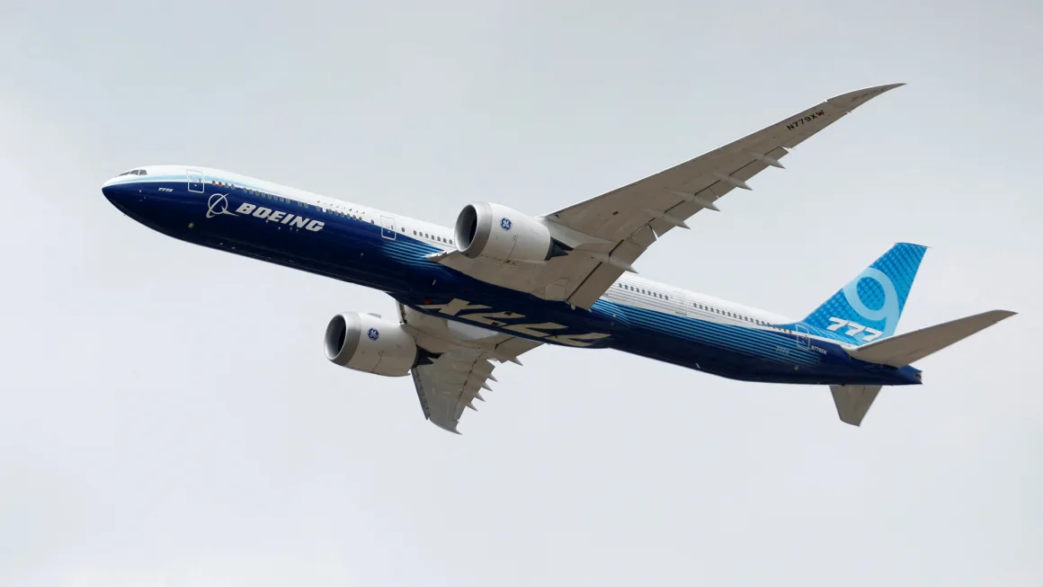 Masalah yang lebih besar bagi Boeing: Pengujian terhadap 777X yang bermasalah dihentikan sementara