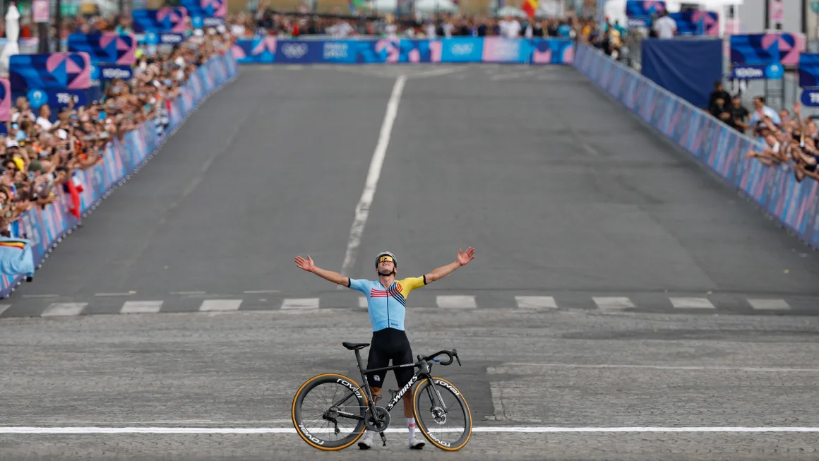 Remco Evenepoel menciptakan momen yang 'hanya bisa diimpikannya' dengan balap sepeda