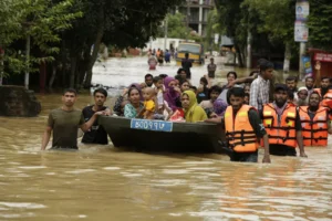 Jutaan orang di negara ini terdampar akibat banjir. 